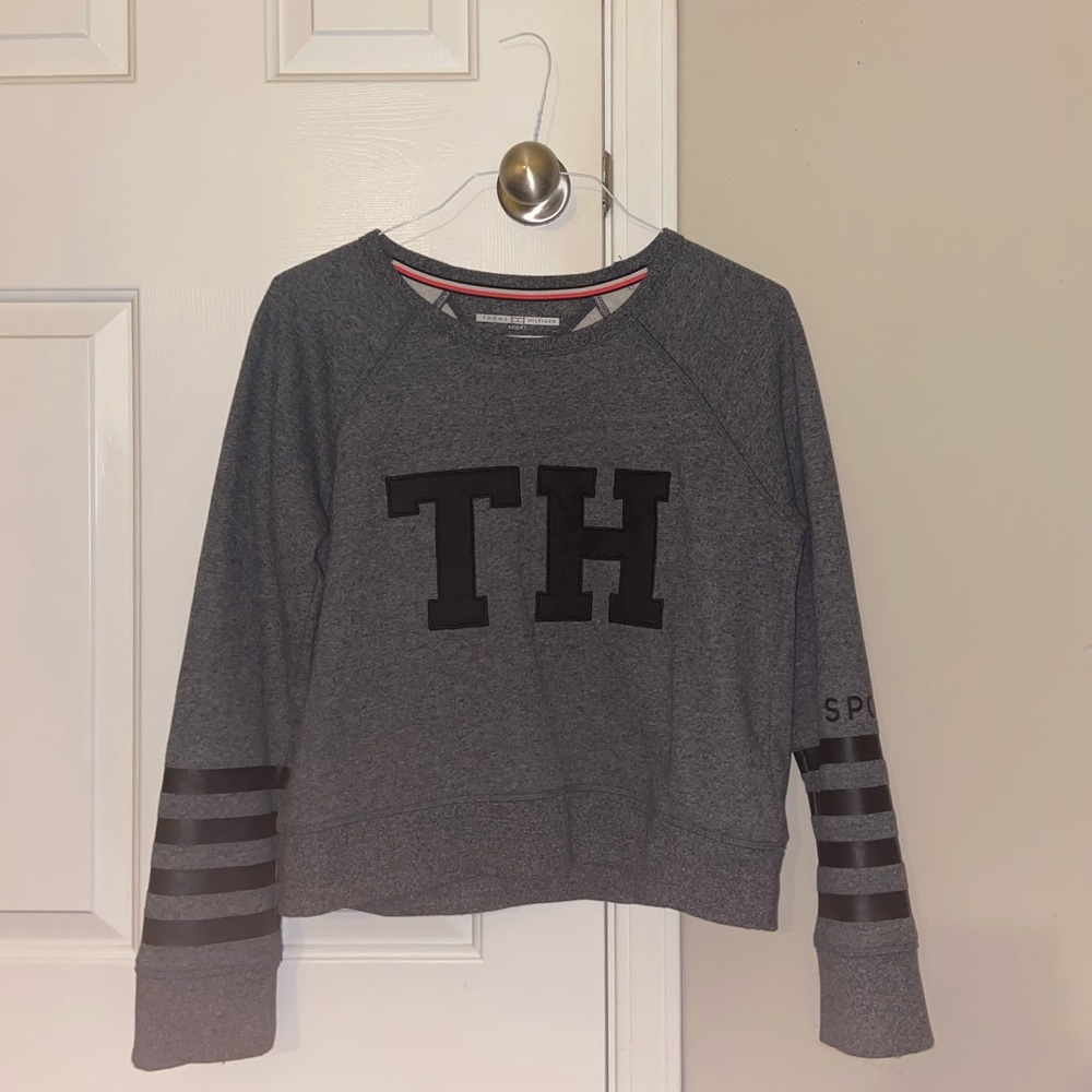 Retro Tommy Hilfiger Crewneck!